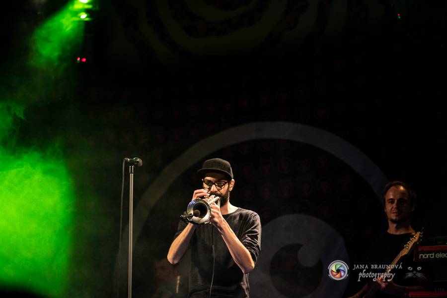 Fast Food Orchestra rozjeli v plzeňské Buena Vistě veselý taneční večírek