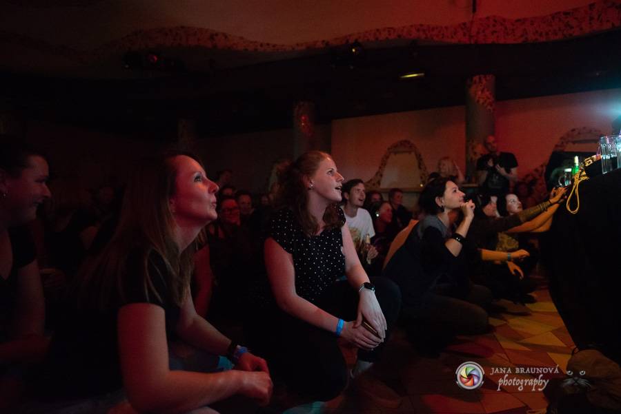 Fast Food Orchestra rozjeli v plzeňské Buena Vistě veselý taneční večírek