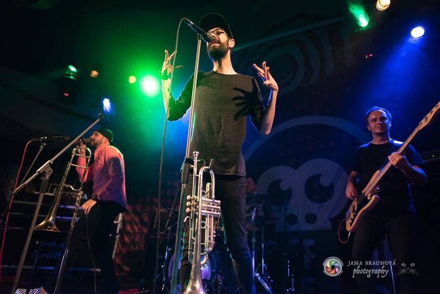 Fast Food Orchestra rozjeli v plzeňské Buena Vistě veselý taneční večírek