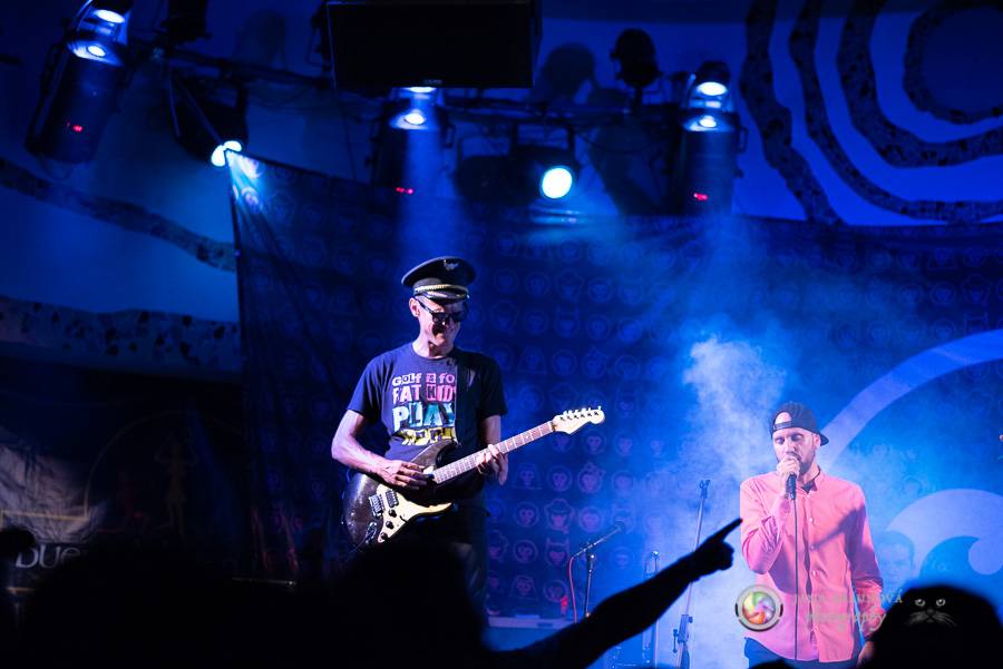 Fast Food Orchestra rozjeli v plzeňské Buena Vistě veselý taneční večírek