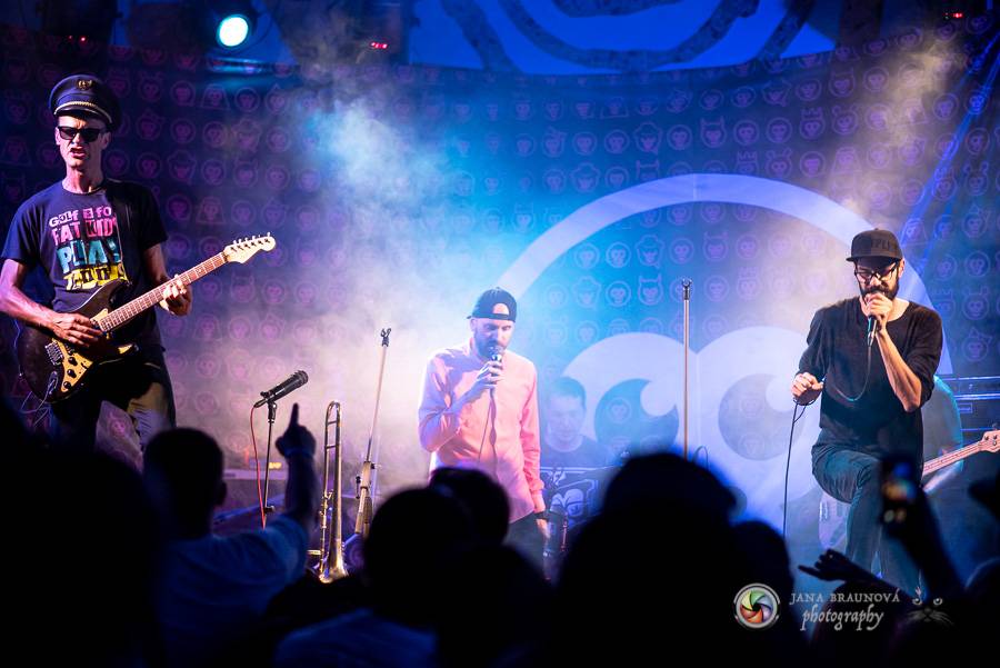 Fast Food Orchestra rozjeli v plzeňské Buena Vistě veselý taneční večírek