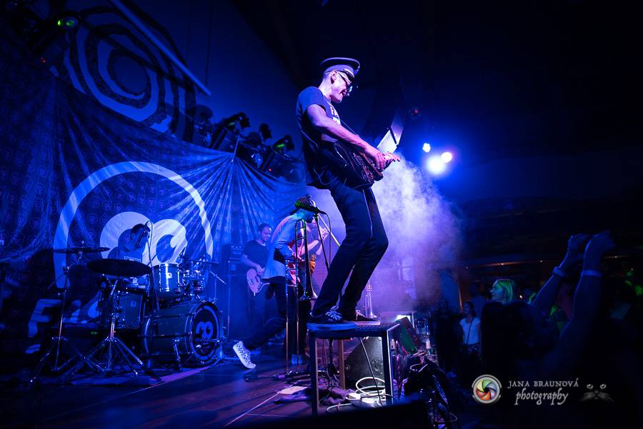 Fast Food Orchestra rozjeli v plzeňské Buena Vistě veselý taneční večírek