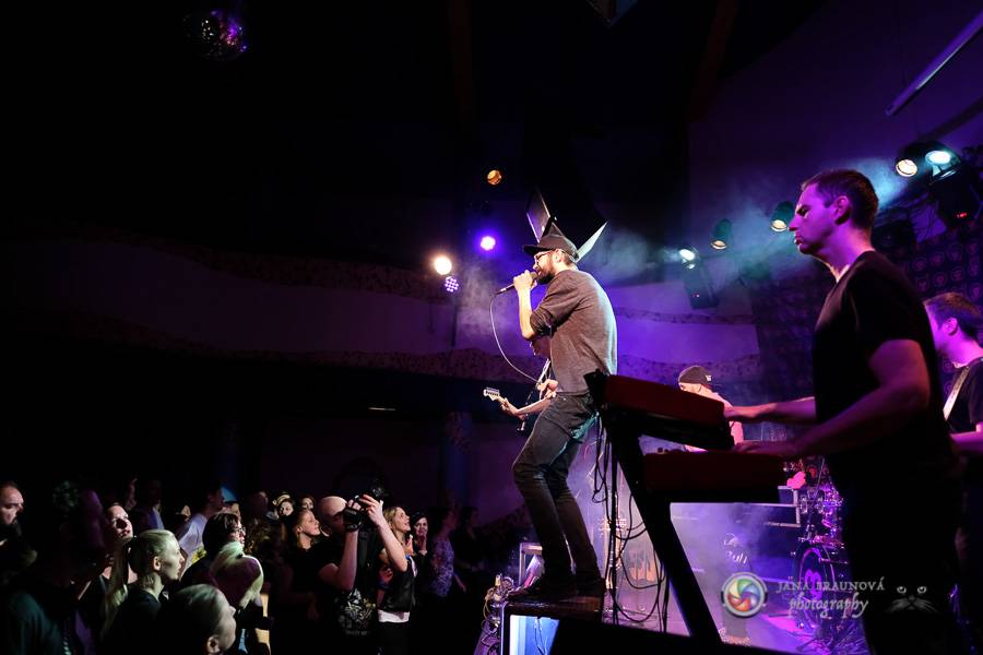 Fast Food Orchestra rozjeli v plzeňské Buena Vistě veselý taneční večírek