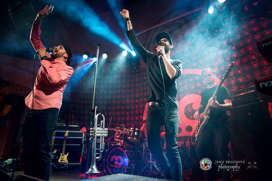 Fast Food Orchestra rozjeli v plzeňské Buena Vistě veselý taneční večírek