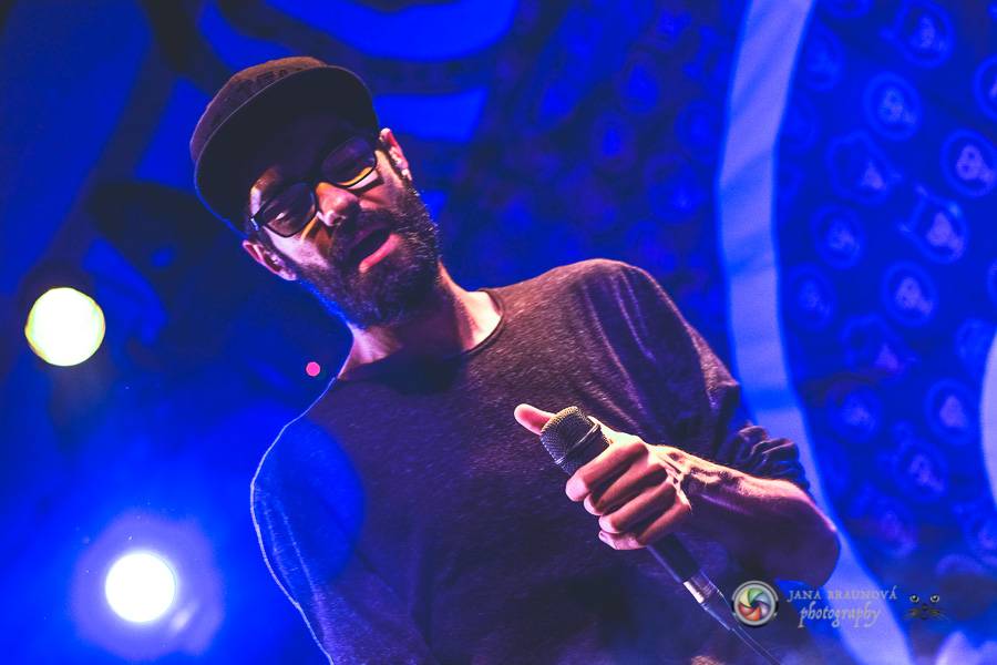 Fast Food Orchestra rozjeli v plzeňské Buena Vistě veselý taneční večírek