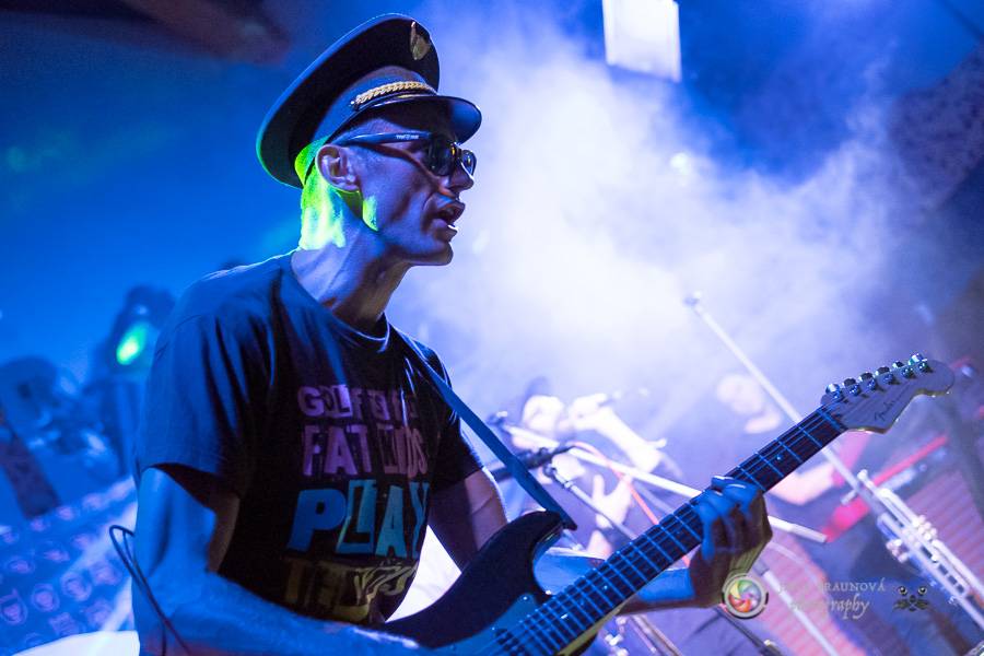 Fast Food Orchestra rozjeli v plzeňské Buena Vistě veselý taneční večírek