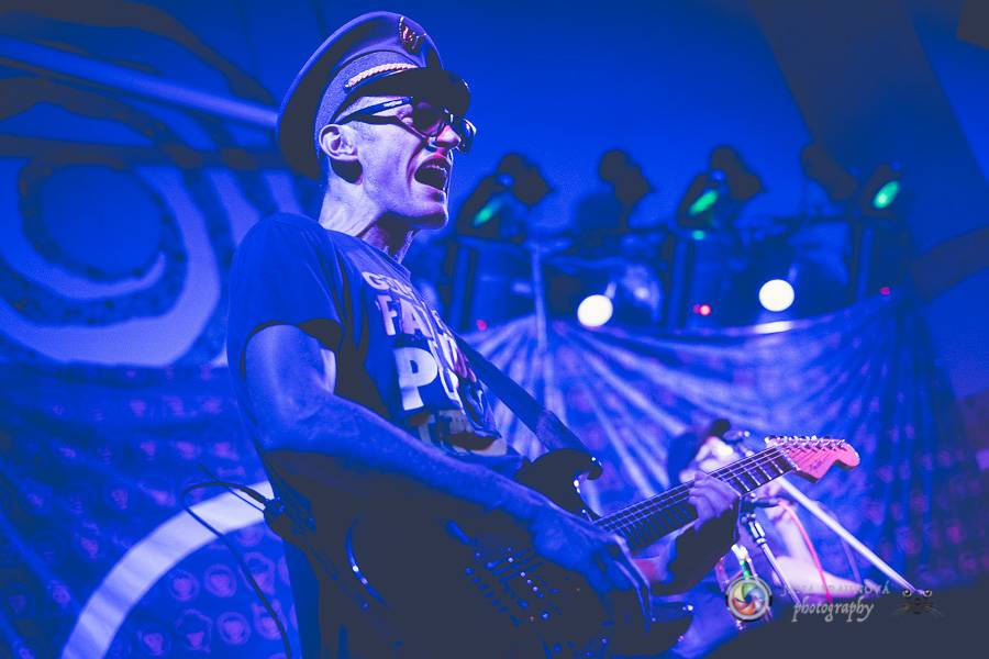 Fast Food Orchestra rozjeli v plzeňské Buena Vistě veselý taneční večírek