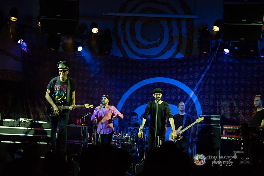 Fast Food Orchestra rozjeli v plzeňské Buena Vistě veselý taneční večírek