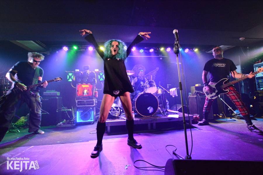 Deset let Pogo tour: SPS a E!E odstartovali svou tradiční šňůru v pražském Rock Café