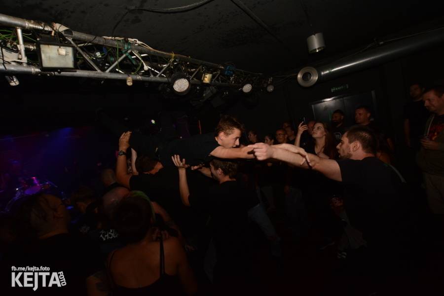 Deset let Pogo tour: SPS a E!E odstartovali svou tradiční šňůru v pražském Rock Café