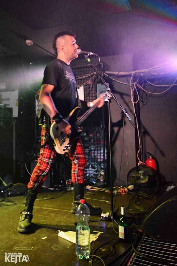 Deset let Pogo tour: SPS a E!E odstartovali svou tradiční šňůru v pražském Rock Café