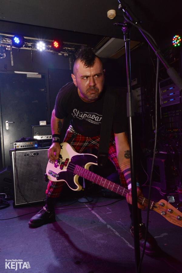 Deset let Pogo tour: SPS a E!E odstartovali svou tradiční šňůru v pražském Rock Café