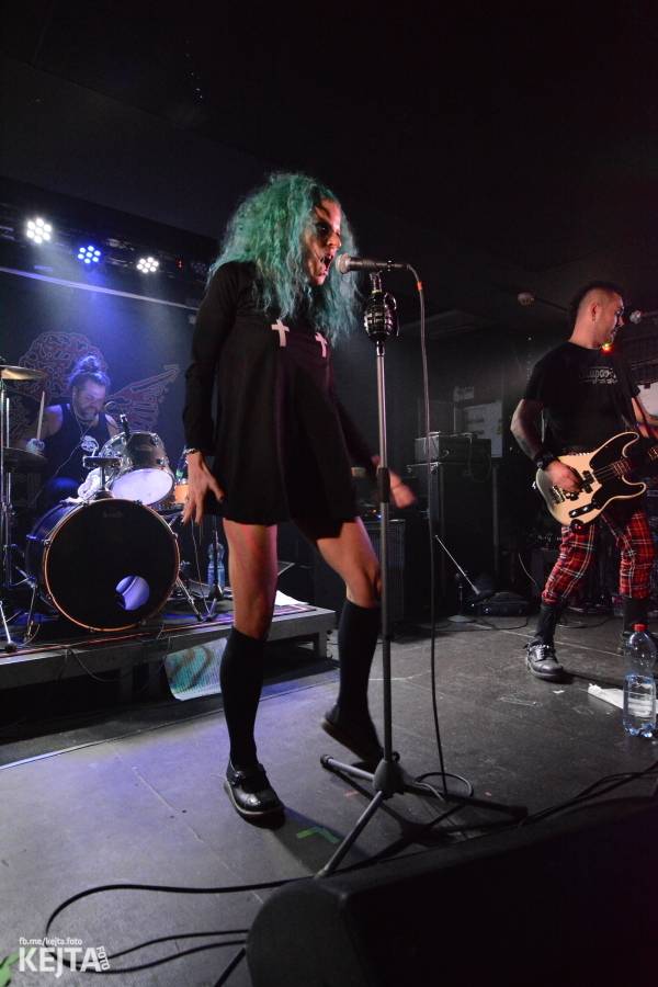 Deset let Pogo tour: SPS a E!E odstartovali svou tradiční šňůru v pražském Rock Café