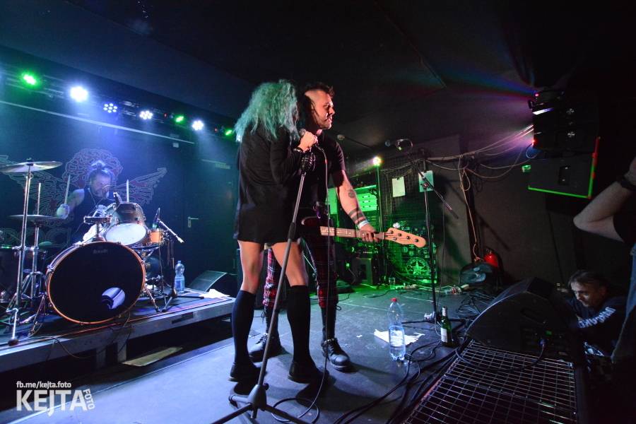 Deset let Pogo tour: SPS a E!E odstartovali svou tradiční šňůru v pražském Rock Café