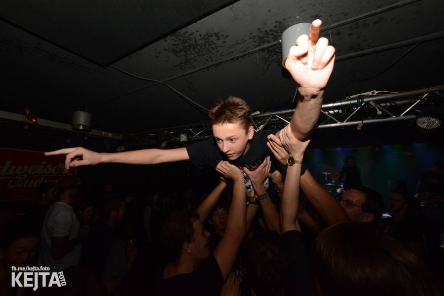 Deset let Pogo tour: SPS a E!E odstartovali svou tradiční šňůru v pražském Rock Café