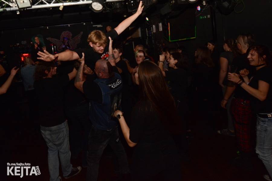 Deset let Pogo tour: SPS a E!E odstartovali svou tradiční šňůru v pražském Rock Café