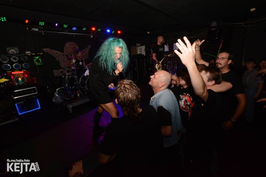 Deset let Pogo tour: SPS a E!E odstartovali svou tradiční šňůru v pražském Rock Café