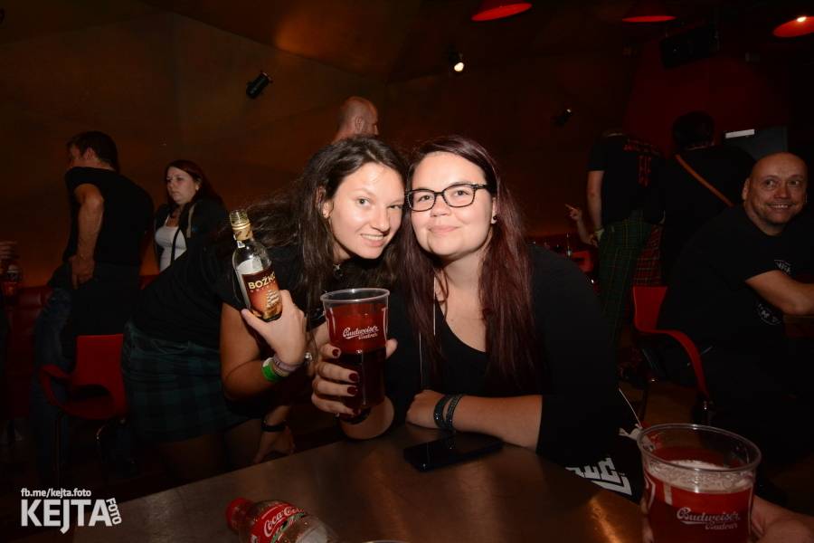 Deset let Pogo tour: SPS a E!E odstartovali svou tradiční šňůru v pražském Rock Café