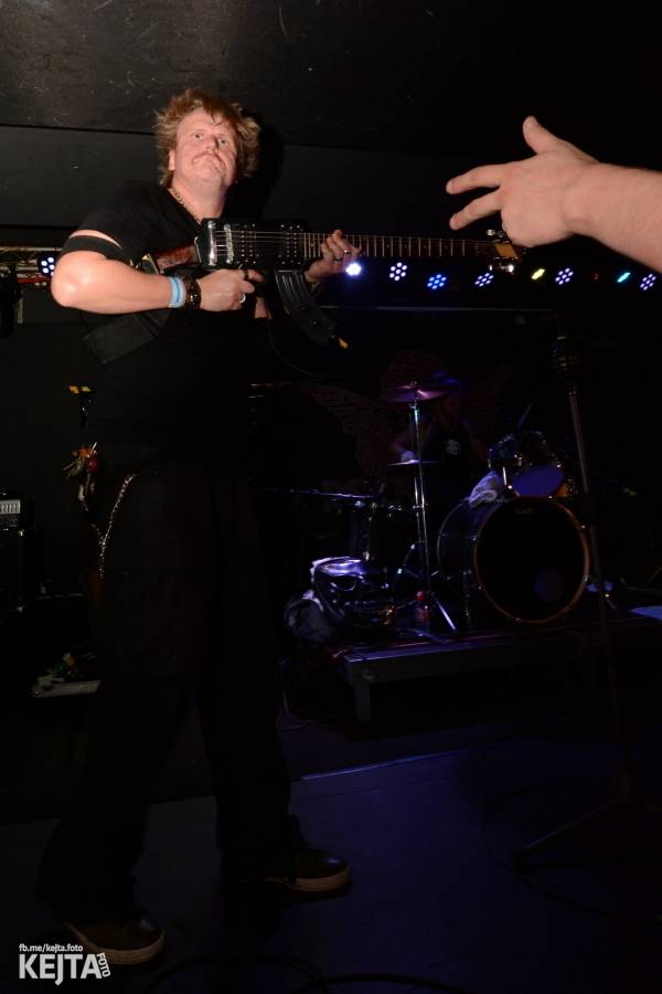 Deset let Pogo tour: SPS a E!E odstartovali svou tradiční šňůru v pražském Rock Café