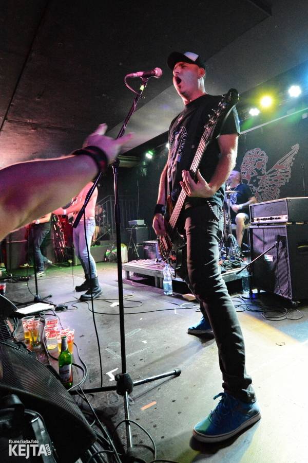 Deset let Pogo tour: SPS a E!E odstartovali svou tradiční šňůru v pražském Rock Café