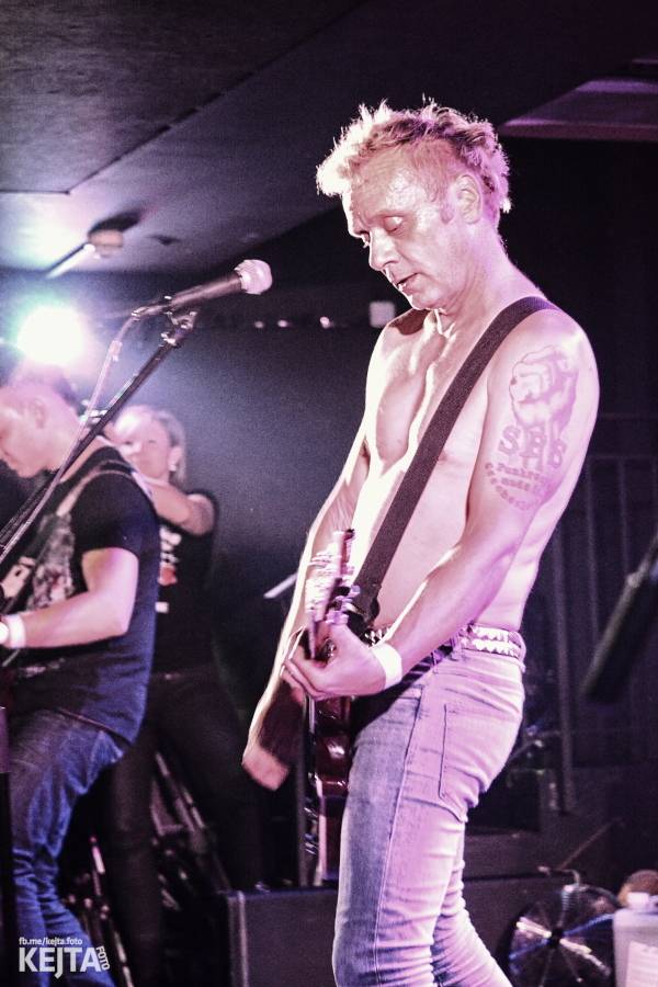 Deset let Pogo tour: SPS a E!E odstartovali svou tradiční šňůru v pražském Rock Café