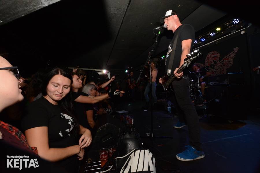 Deset let Pogo tour: SPS a E!E odstartovali svou tradiční šňůru v pražském Rock Café