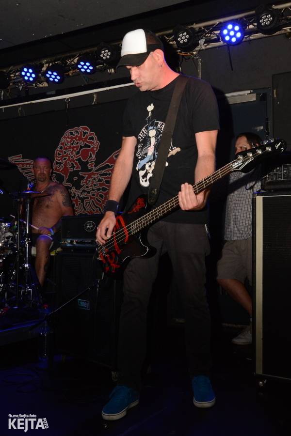 Deset let Pogo tour: SPS a E!E odstartovali svou tradiční šňůru v pražském Rock Café