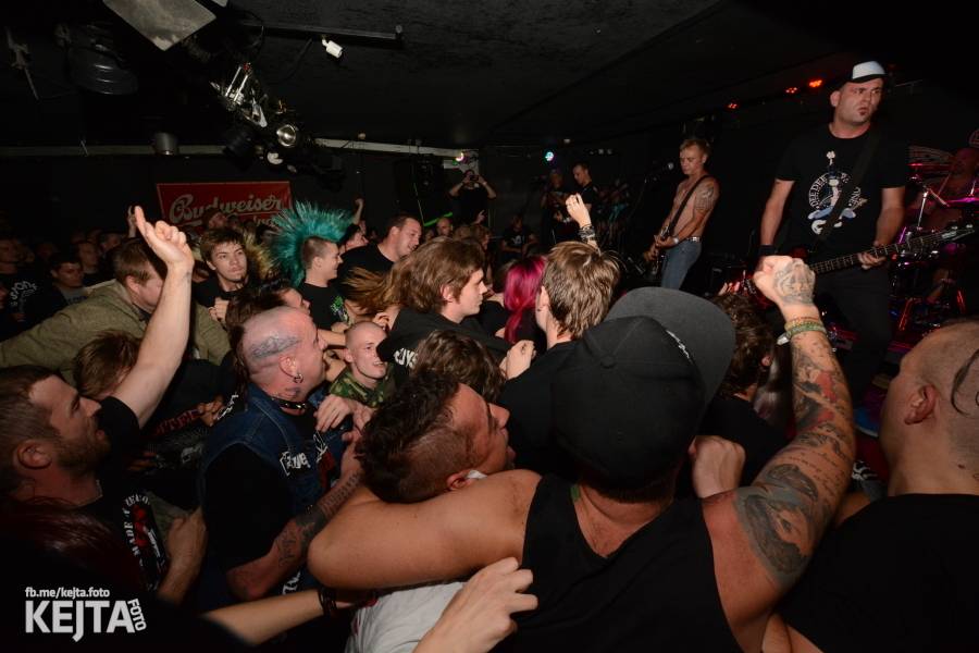 Deset let Pogo tour: SPS a E!E odstartovali svou tradiční šňůru v pražském Rock Café