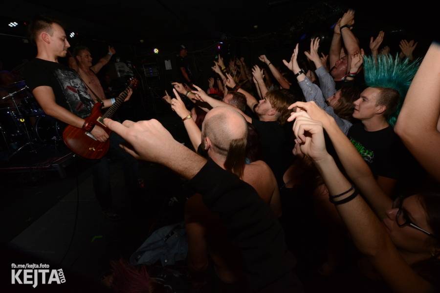 Deset let Pogo tour: SPS a E!E odstartovali svou tradiční šňůru v pražském Rock Café