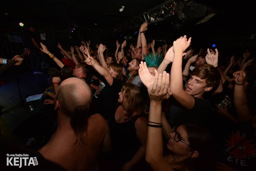 Deset let Pogo tour: SPS a E!E odstartovali svou tradiční šňůru v pražském Rock Café