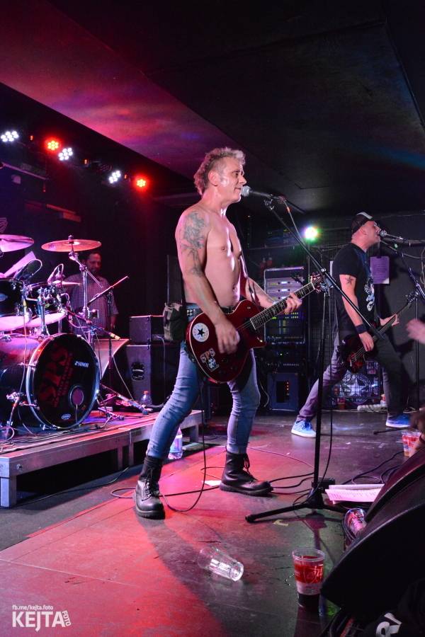 Deset let Pogo tour: SPS a E!E odstartovali svou tradiční šňůru v pražském Rock Café