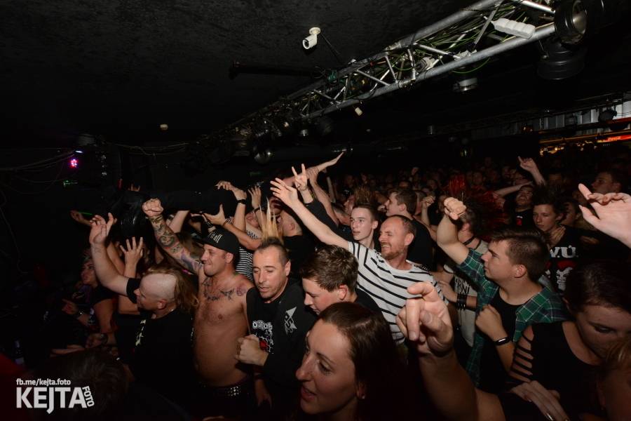 Deset let Pogo tour: SPS a E!E odstartovali svou tradiční šňůru v pražském Rock Café