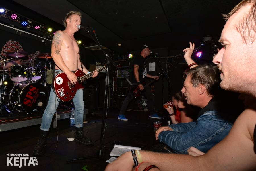 Deset let Pogo tour: SPS a E!E odstartovali svou tradiční šňůru v pražském Rock Café