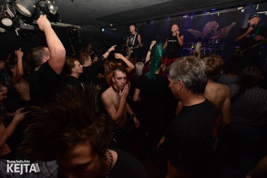 Deset let Pogo tour: SPS a E!E odstartovali svou tradiční šňůru v pražském Rock Café