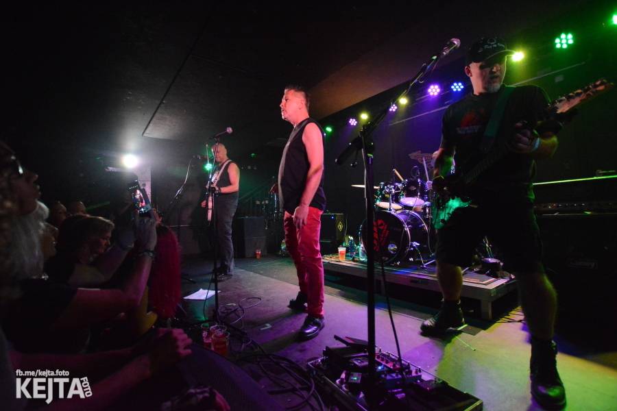 Deset let Pogo tour: SPS a E!E odstartovali svou tradiční šňůru v pražském Rock Café