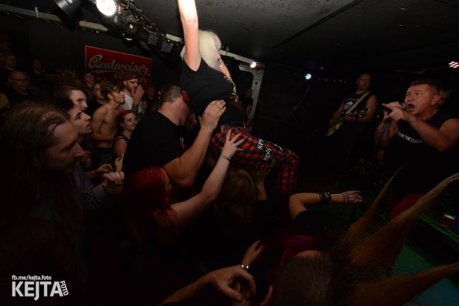 Deset let Pogo tour: SPS a E!E odstartovali svou tradiční šňůru v pražském Rock Café