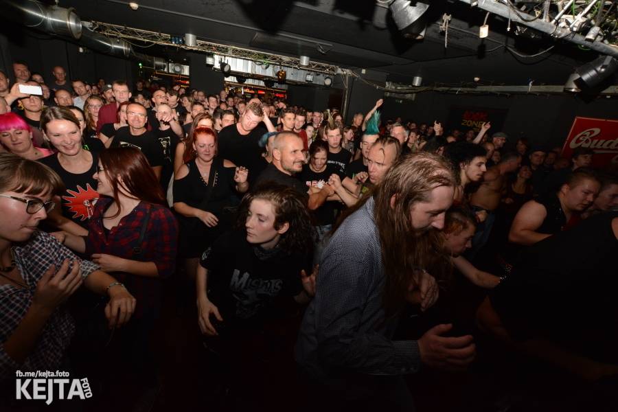 Deset let Pogo tour: SPS a E!E odstartovali svou tradiční šňůru v pražském Rock Café