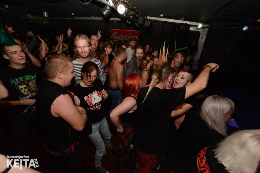 Deset let Pogo tour: SPS a E!E odstartovali svou tradiční šňůru v pražském Rock Café