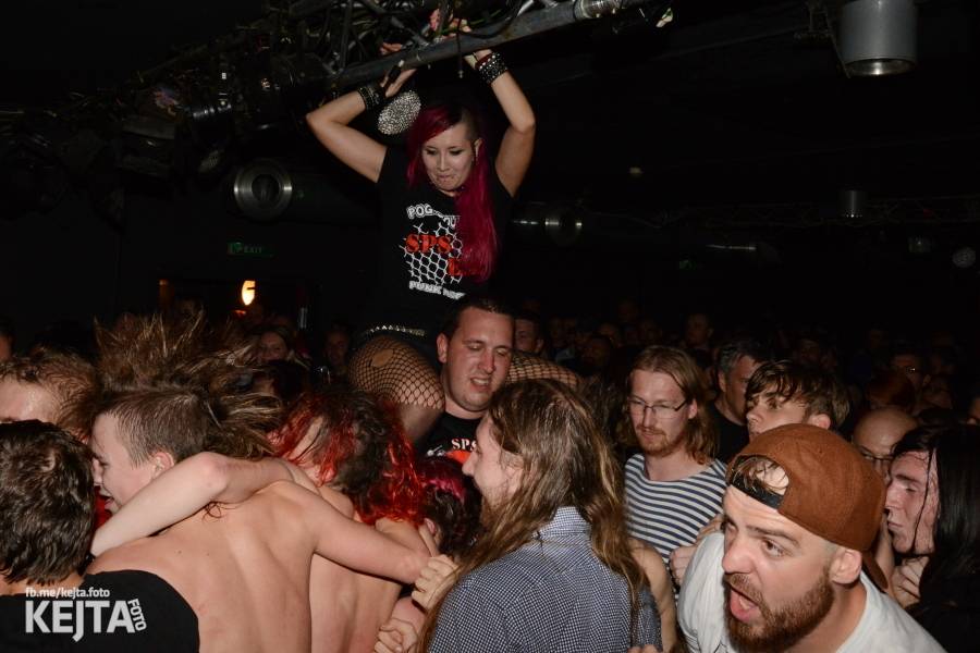 Deset let Pogo tour: SPS a E!E odstartovali svou tradiční šňůru v pražském Rock Café