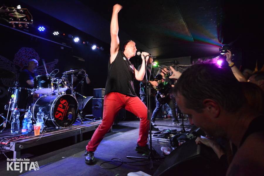 Deset let Pogo tour: SPS a E!E odstartovali svou tradiční šňůru v pražském Rock Café