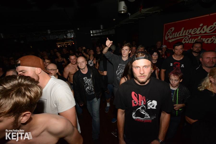 Deset let Pogo tour: SPS a E!E odstartovali svou tradiční šňůru v pražském Rock Café