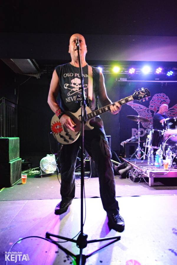 Deset let Pogo tour: SPS a E!E odstartovali svou tradiční šňůru v pražském Rock Café