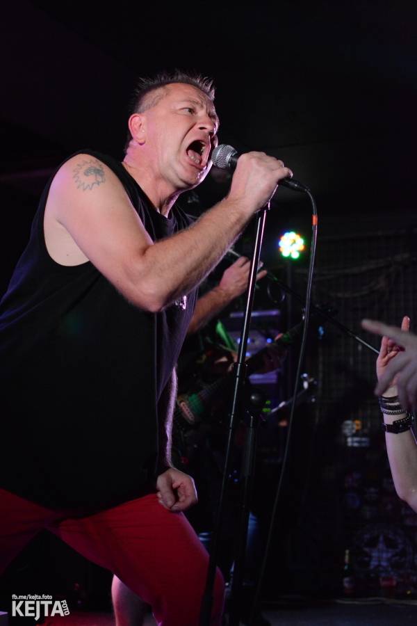 Deset let Pogo tour: SPS a E!E odstartovali svou tradiční šňůru v pražském Rock Café