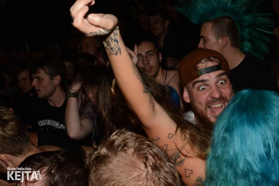 Deset let Pogo tour: SPS a E!E odstartovali svou tradiční šňůru v pražském Rock Café