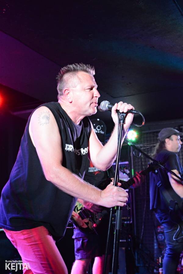 Deset let Pogo tour: SPS a E!E odstartovali svou tradiční šňůru v pražském Rock Café