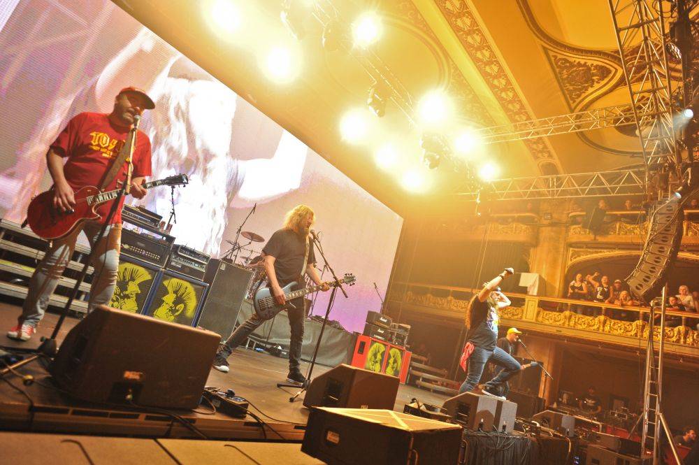 Harlej vítala beznadějně vyprodaná Lucerna, s Petrou Janů zavzpomínal na Vláďu Šafránka