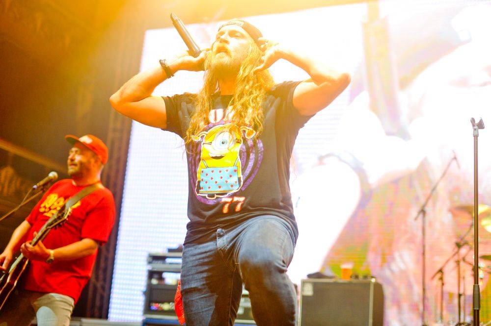 Harlej vítala beznadějně vyprodaná Lucerna, s Petrou Janů zavzpomínal na Vláďu Šafránka