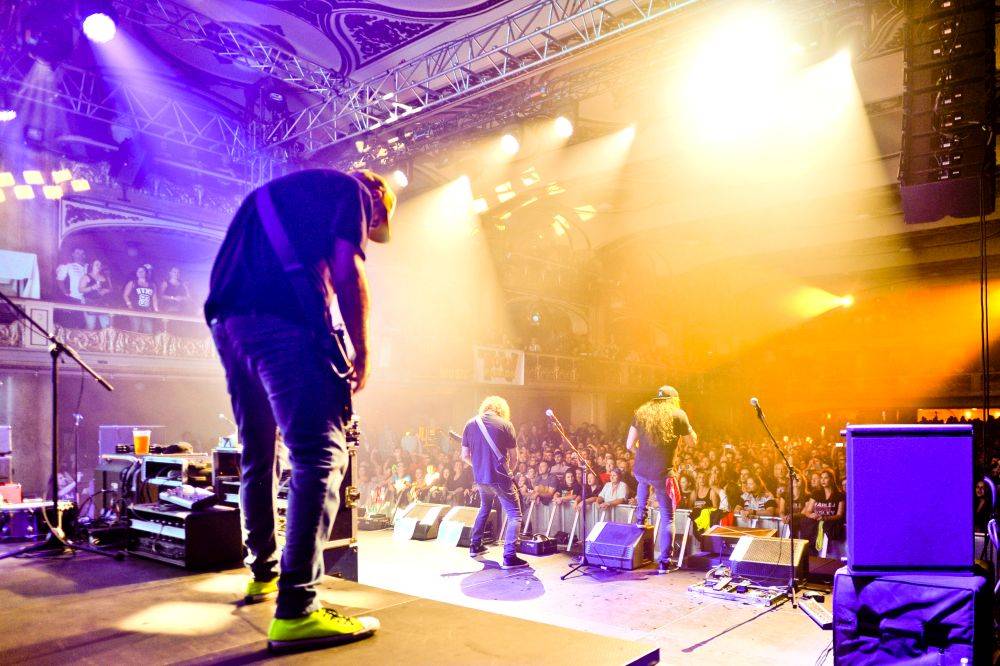 Harlej vítala beznadějně vyprodaná Lucerna, s Petrou Janů zavzpomínal na Vláďu Šafránka