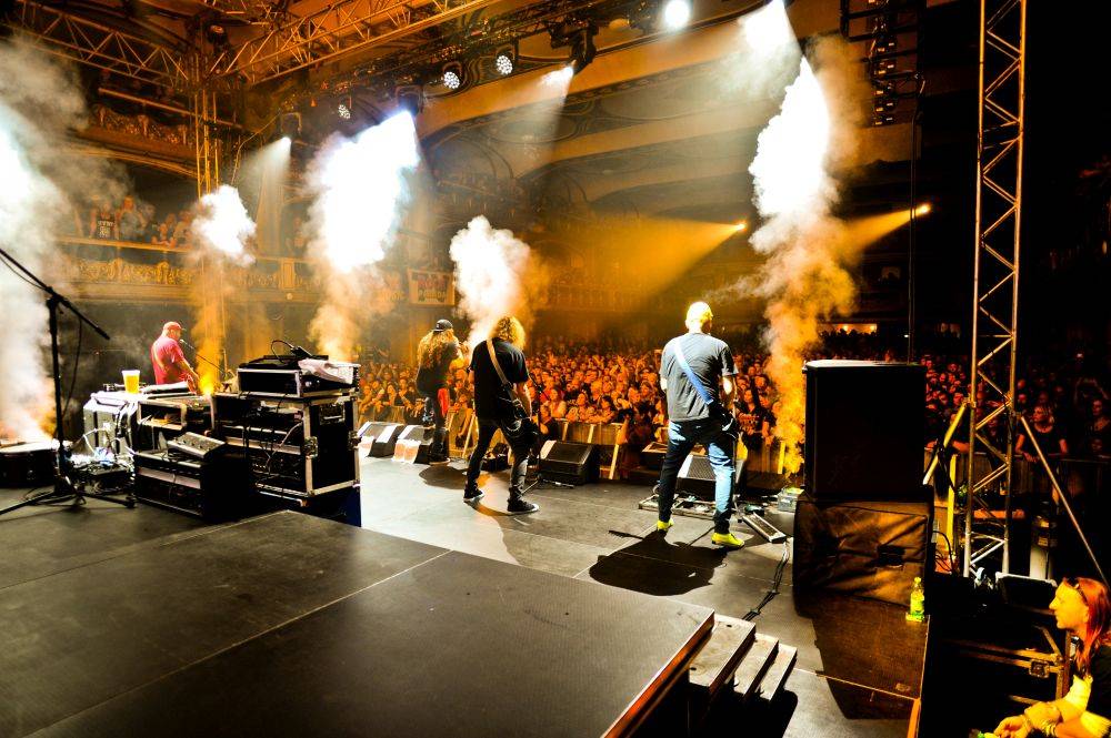 Harlej vítala beznadějně vyprodaná Lucerna, s Petrou Janů zavzpomínal na Vláďu Šafránka