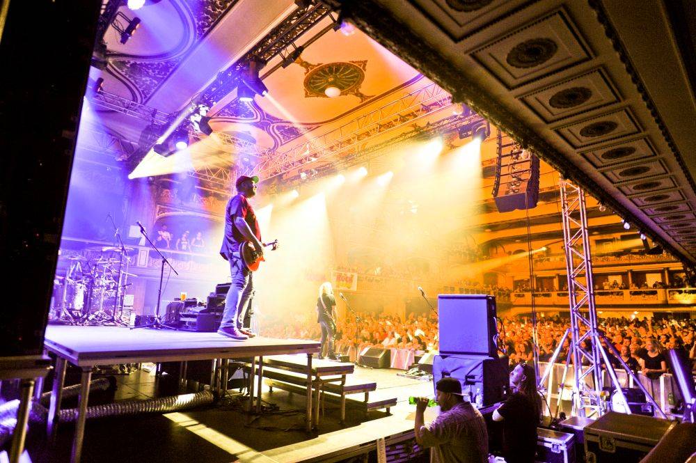 Harlej vítala beznadějně vyprodaná Lucerna, s Petrou Janů zavzpomínal na Vláďu Šafránka